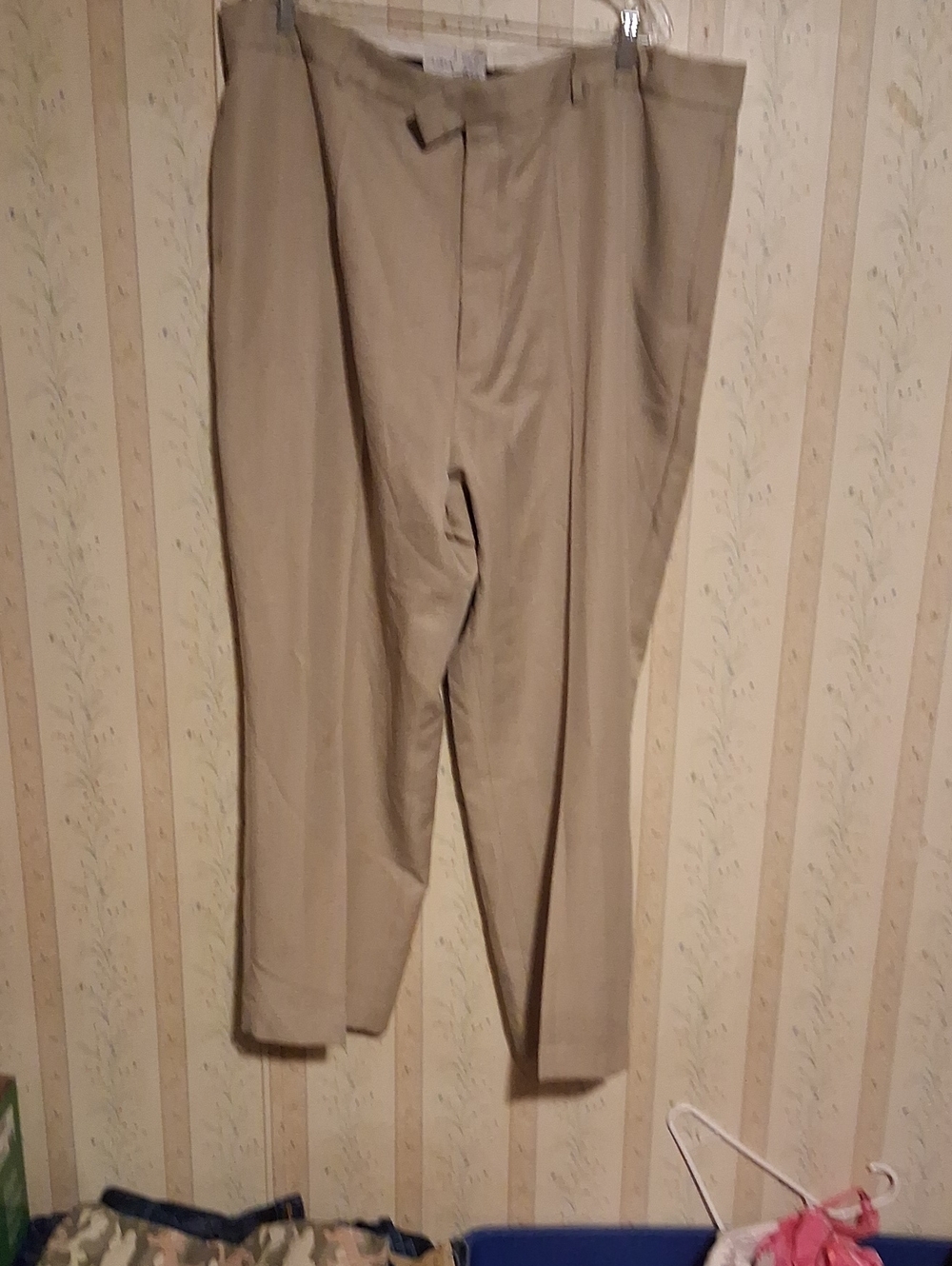 Men's Tailored Dress Pants in Khaki
